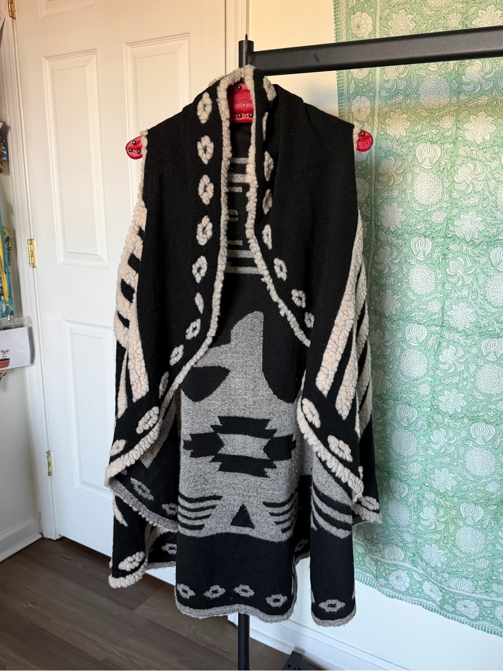 Ryan Micheal Eagle wool blend cape vest one size - Picture 2 of 5